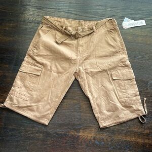 NWT men’s khaki cargo shorts. Sz 36
